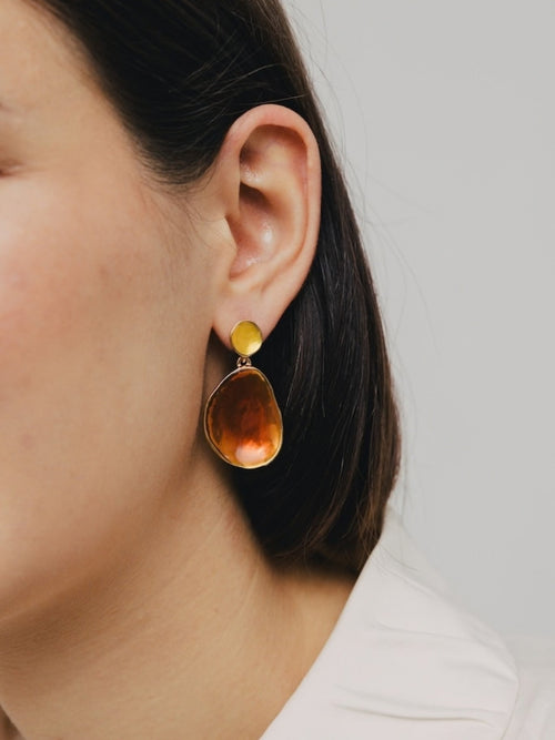 Pierced gold earrings First date