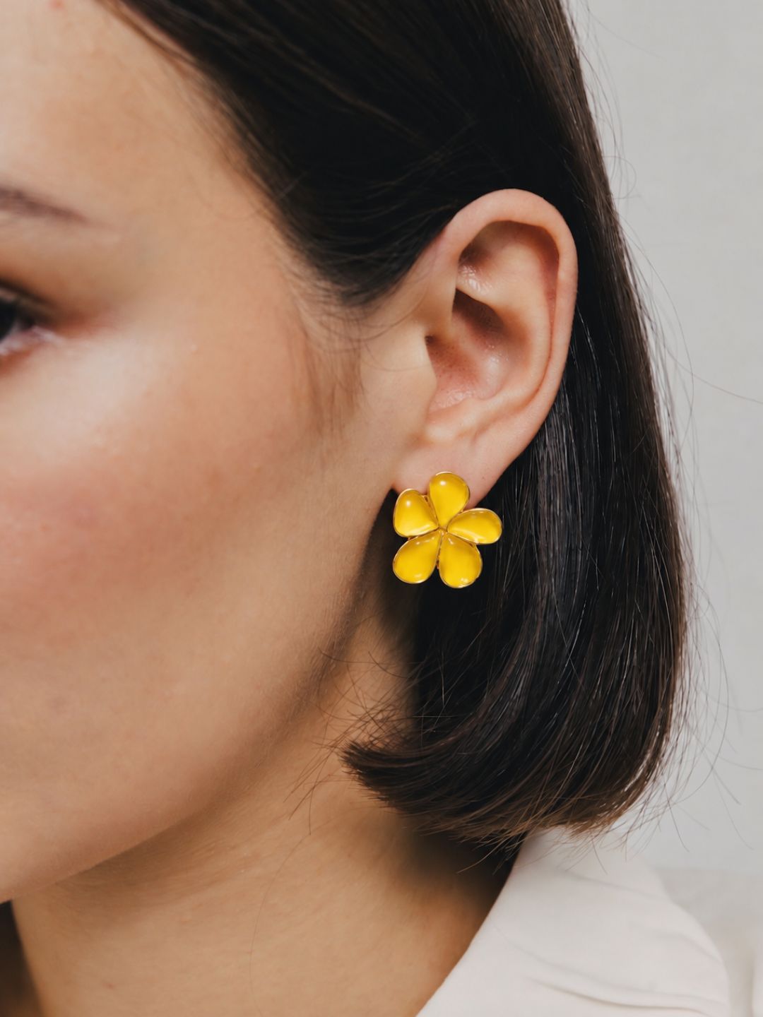 41 First Date Gold Pierced Earrings